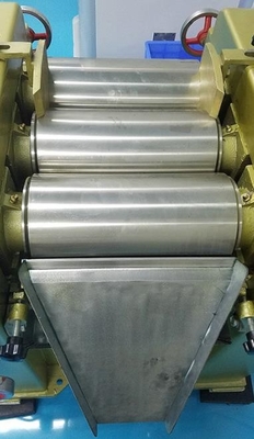 実験室のために多機能小さい 3 ロール化粧品の粉砕機