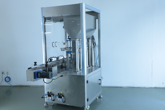 2.2KW 4頭化粧液体詰め機 1400*1000*1700mm 30-50ボトル/分